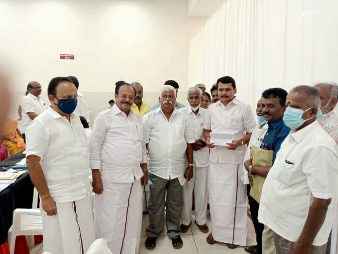 அண்ணா பணியாளர் சங்க முன்னாள் நிா்வாகிகள் அமைச்சர் செந்தில் பாலாஜியுடன் சந்திப்பு